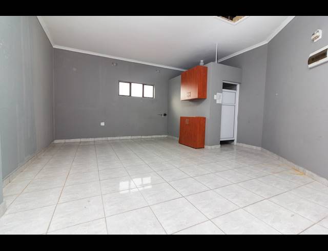 55M² BUSINESS CENTRE TO LET IN WESTCLIFF